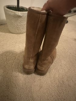 Brown Women’s Uggs Size 8