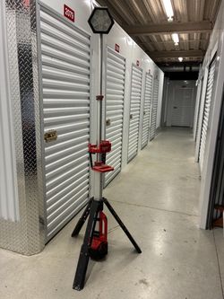 Milwaukee Tower Light on Tripod Stand
