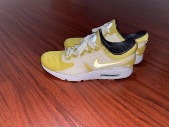 Nike AirMax zero QS Size 9.5