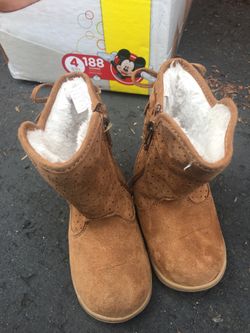 Botitas para niñas size 7 excelente condiciones $8