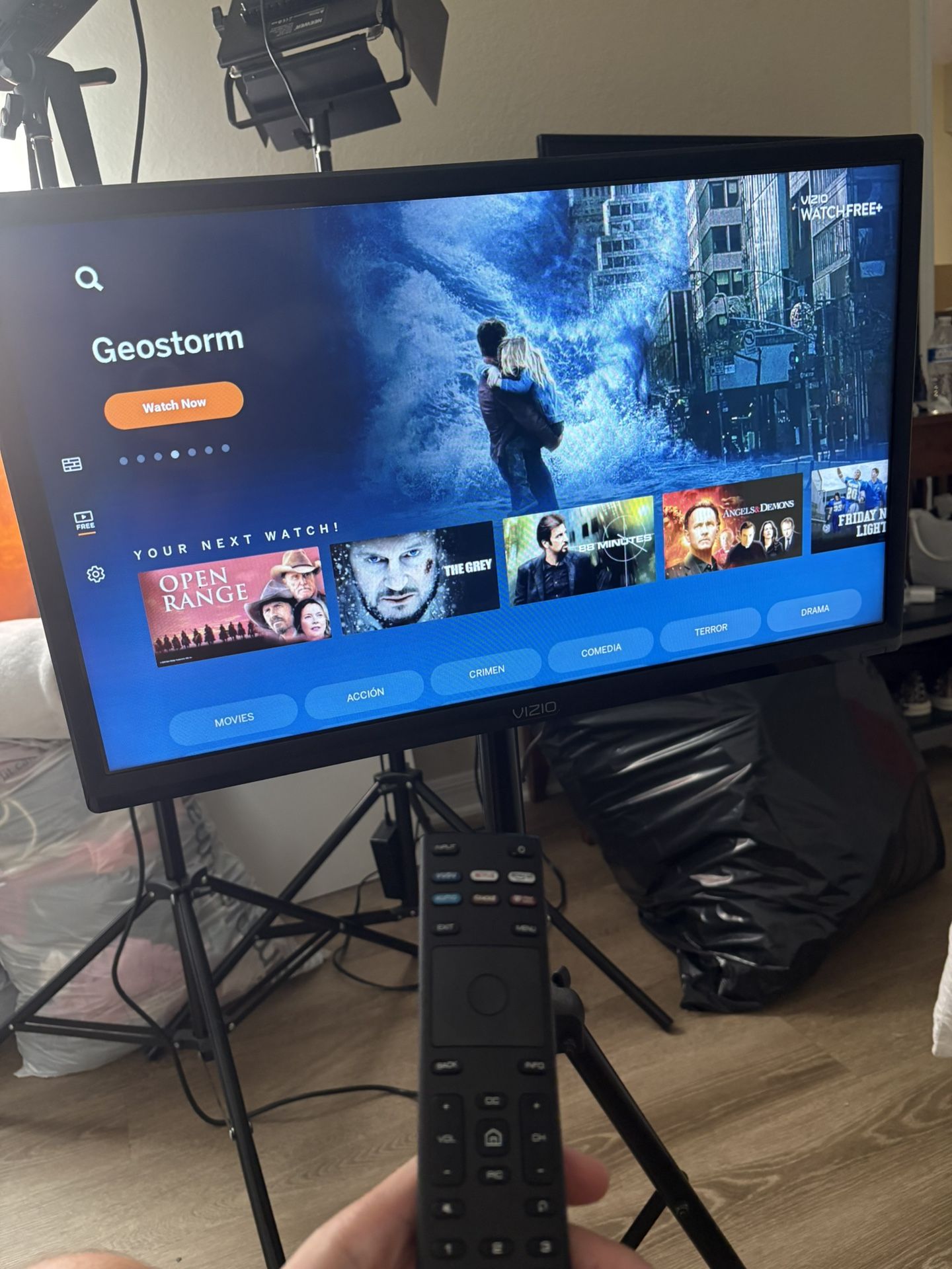 📺 Vizio 24” TV + Adjustable Tripod Stand Combo – VESA 100x100 ✅