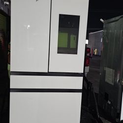 Refrigerator Samsung  Grass  23cu Ft   Is Ope Box 