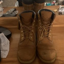 Boots Size 9 1/2 Med 