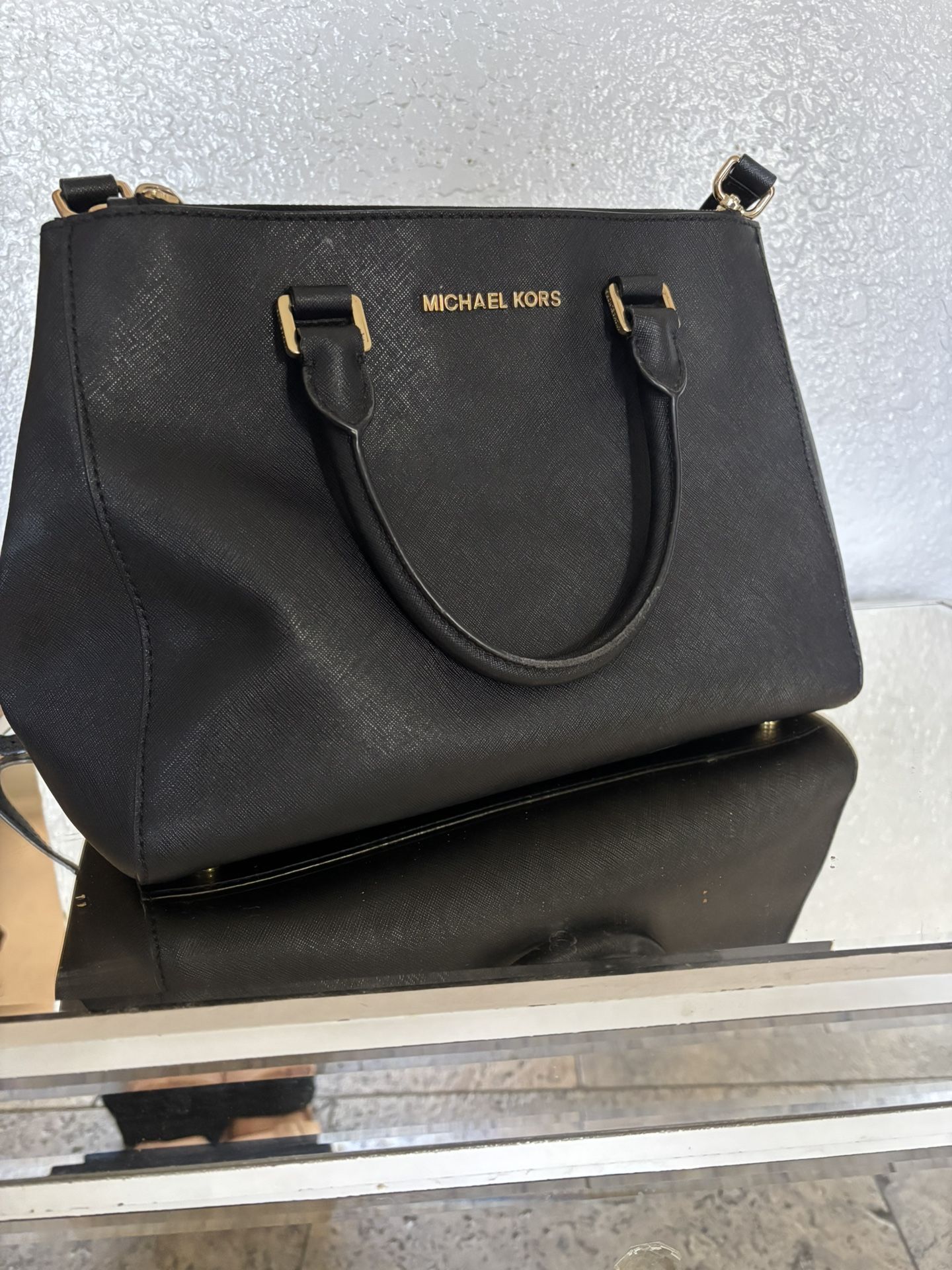 🖤 Michael Kors Saffiano Leather Satchel – Classic Black Elegance 🖤