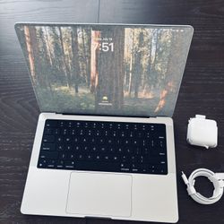 Apple MacBook 14-inch M4 Pro Chip! 1TBGB, 24gb Ram! Brand New!!! 
