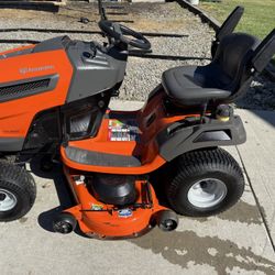HUSQVARNA YTA24V48 LAWN TRACTOR 24 HP V-TWIN 724CC 48" RIDING MOWER $1100