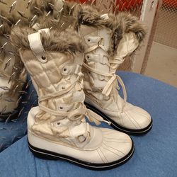 Women's Snow Boots Size 7