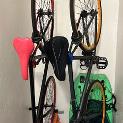 2 City Bikes + Accessories