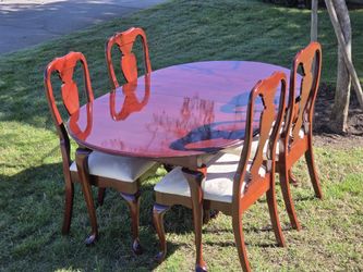 ✨ Cherry Queen Anne Dining Set – Elegant & Timeless ✨