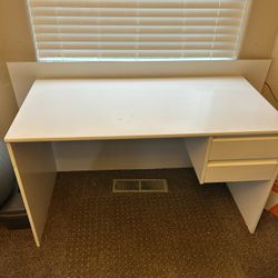 Free Desk. 