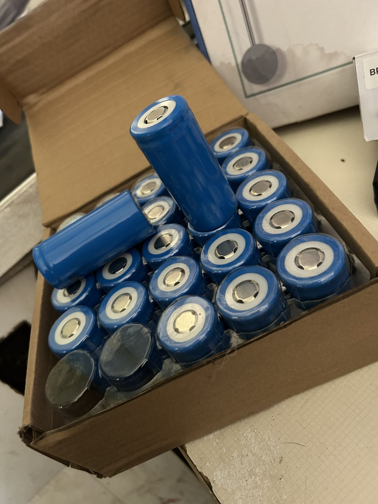 Lithium rechargeable batteries, 3.2 V