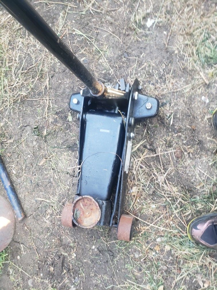 3 tons floor jack. for Sale in Arlington, TX - OfferUp