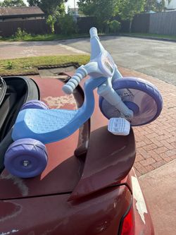 Free Frozen themed junior bike