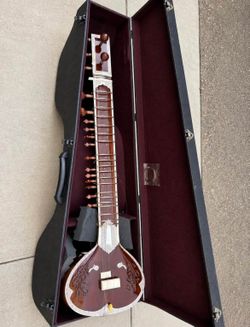 Beautiful Sitar with Hard Case