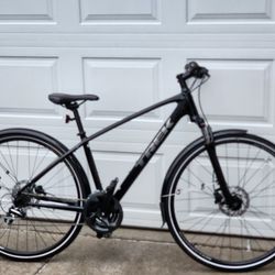 700c Trek hybrid bike 