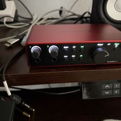 Focusrite Scarlett 2i2 (4th Gen) USB Audio Interface + Carrying Case