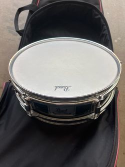 Pearl wood shell piccolo snare drum