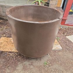 Huge planter 30" high, 36"wide
