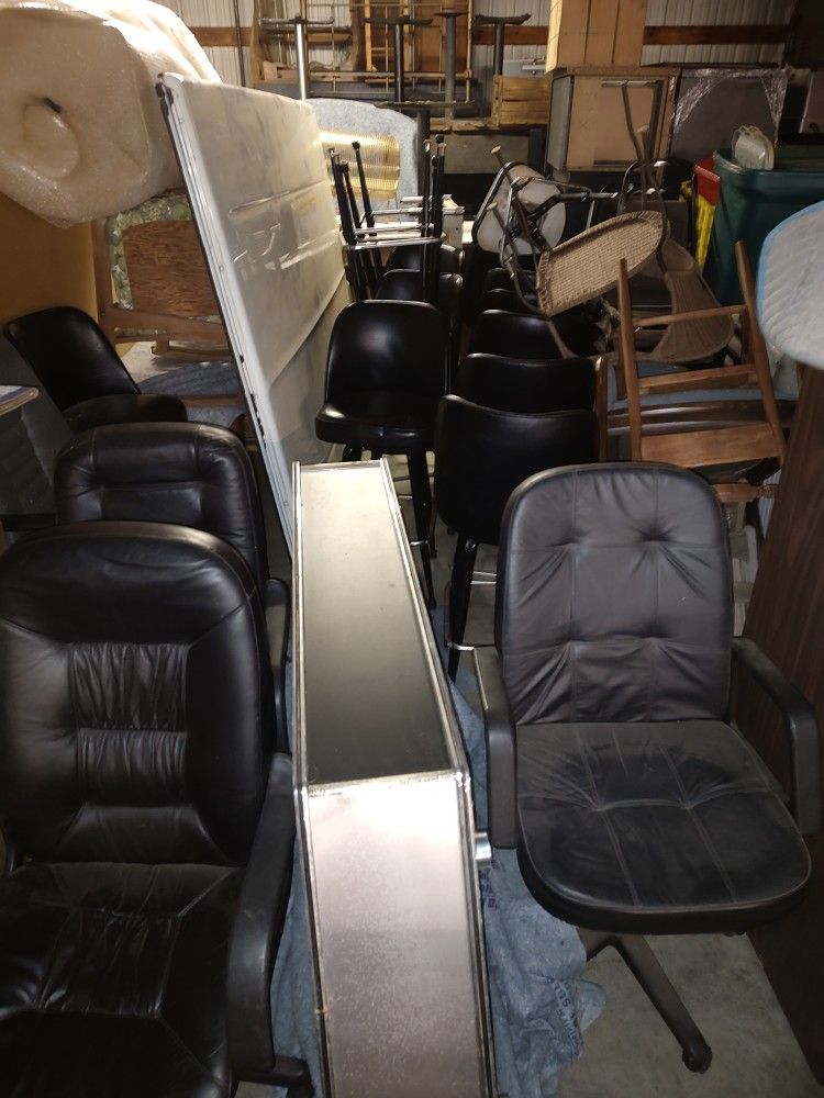 Office Chairs Cushioned Excellent Condition