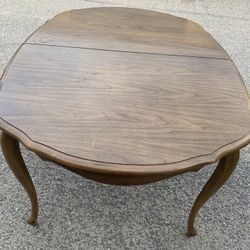 🍀DINNER TABLE WITH EXTENSION AND 3  CHAIRS☘️