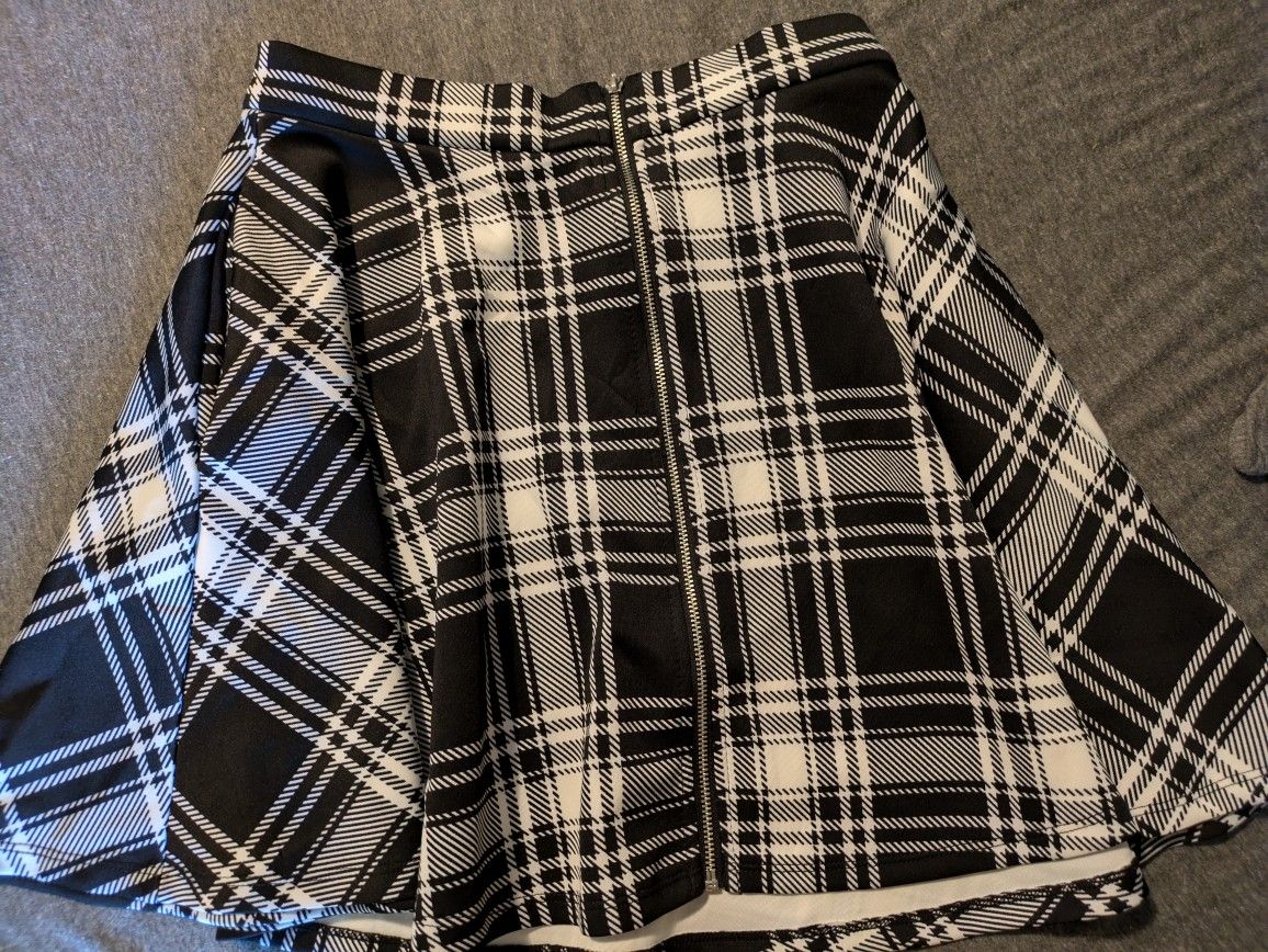 Lightly Used Hot Topic Skirt Size SM