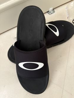 Oakley Men’s Slides Size 12. NWOT