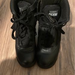 Size 8 Men Seat Boots Like New 