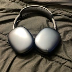 Black AirPod Max’s