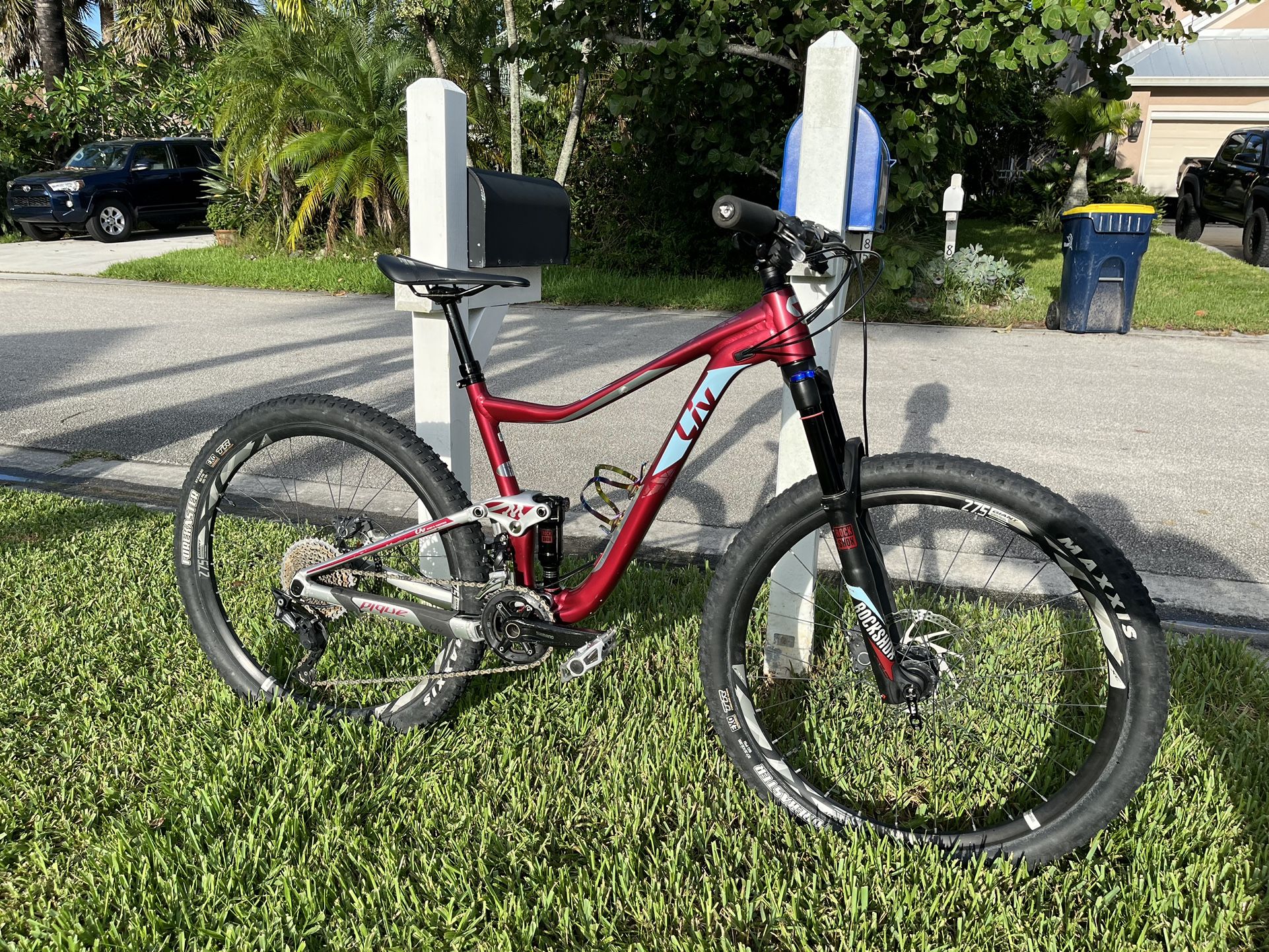 Women’s Full Suspension Bike ( 2018 Liv Pique) Medium)