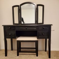 Black 5-Drawer Vanity 