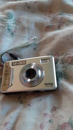 VIVITAR Camera it works need 3 AAA Batteries. Need Memory Card