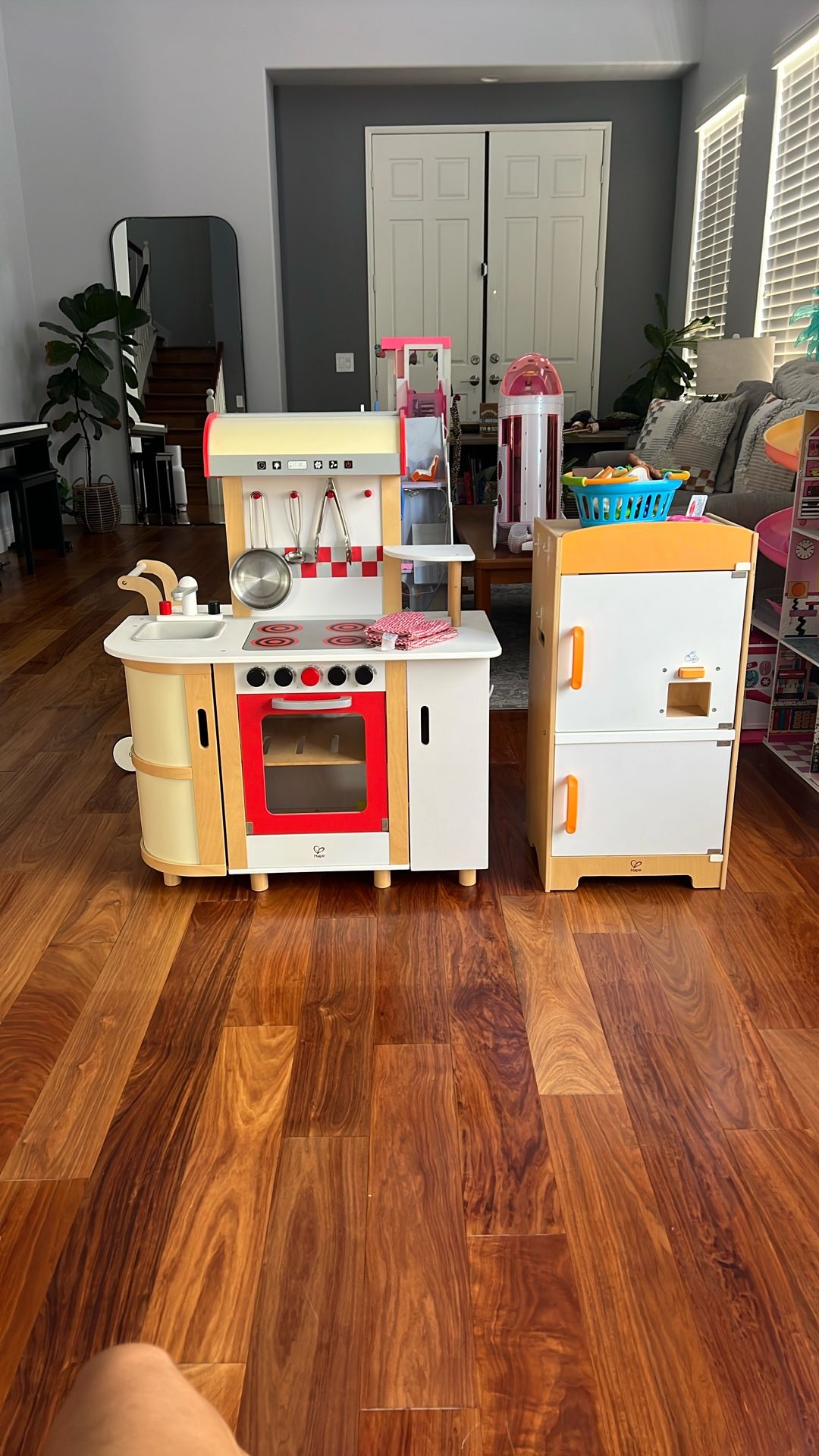 Hape Toy Kitchen Set With Working Ice Machine