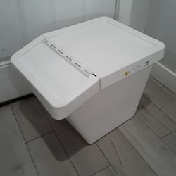 Pets Food Container Storage 