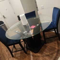 Dining Table & Chairs