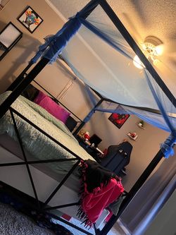 Queen canopy metal med and box spring