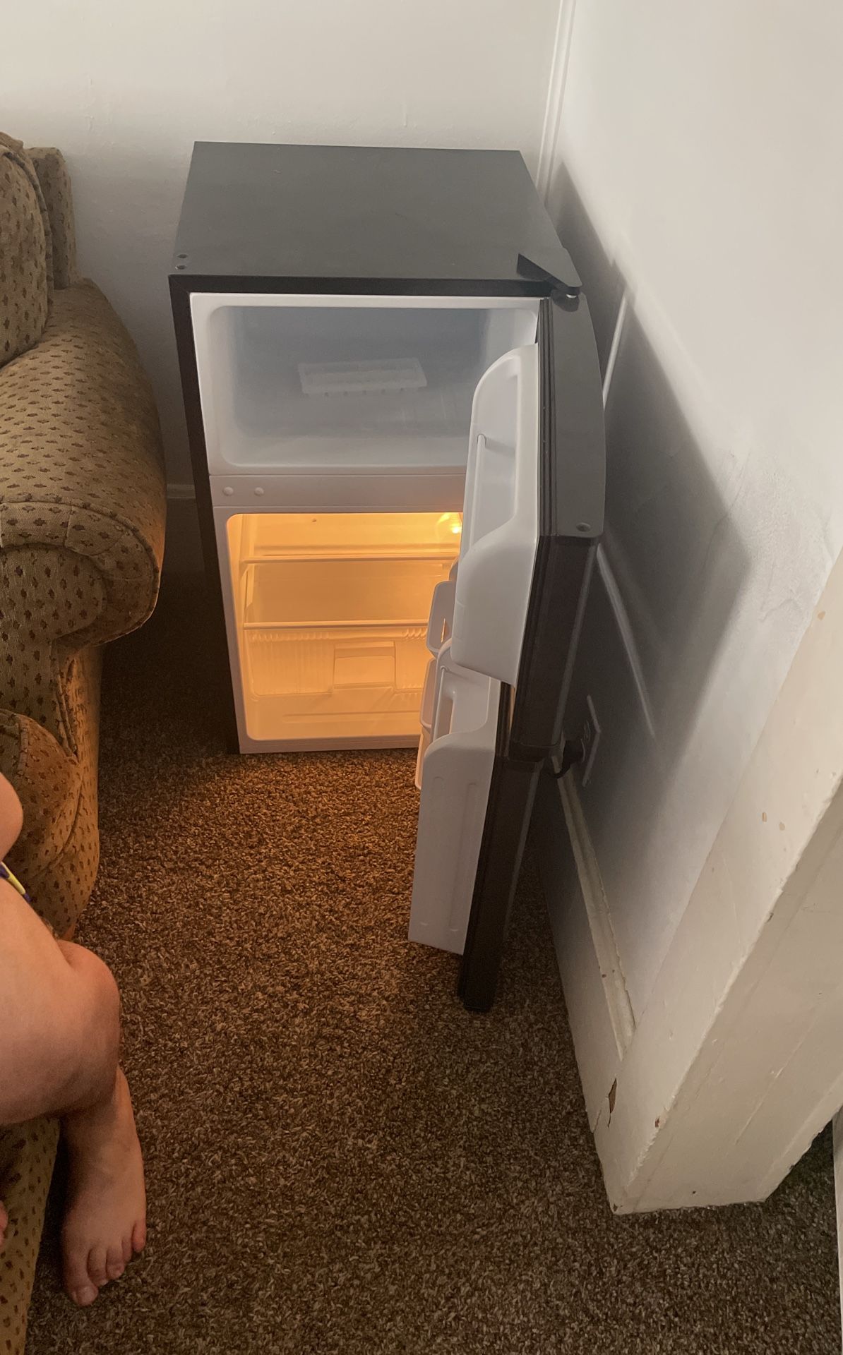 Mini fridge 