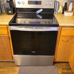 Whirlpool 5.3 cu. ft. Air Fry Electric Range - Like New! $750 OBO