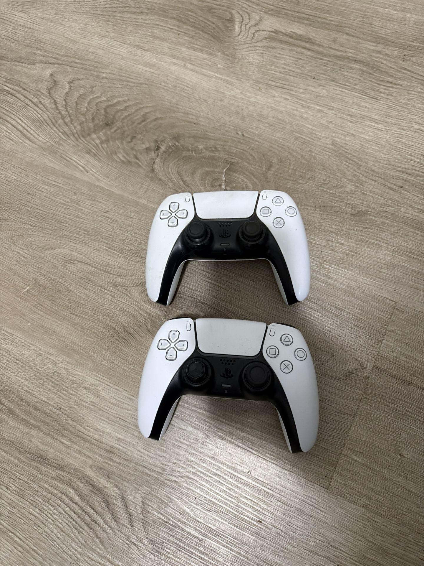 PS5 Controllers 
