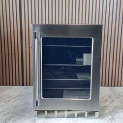 Thermador 24'' Under Counter Refrigerator with Glass Door - Stainless Steel, Right Hinge (T24UR925RS-D-1802)