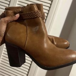 Journee Collection Booties, Size 9, 2.5 inches heel, Cognac color