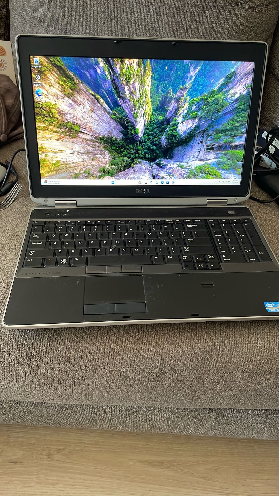 Dell Latitude E6530 Laptop W/ Charger & W11 - Read