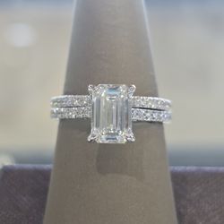 Stunning 3.00ctw Emerald Cut Diamond Ring Set