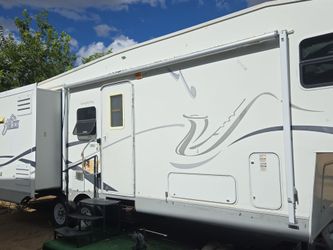 2003 Thor Ca Jazz 5th wheel
