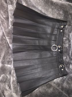 Leather pleated skirt