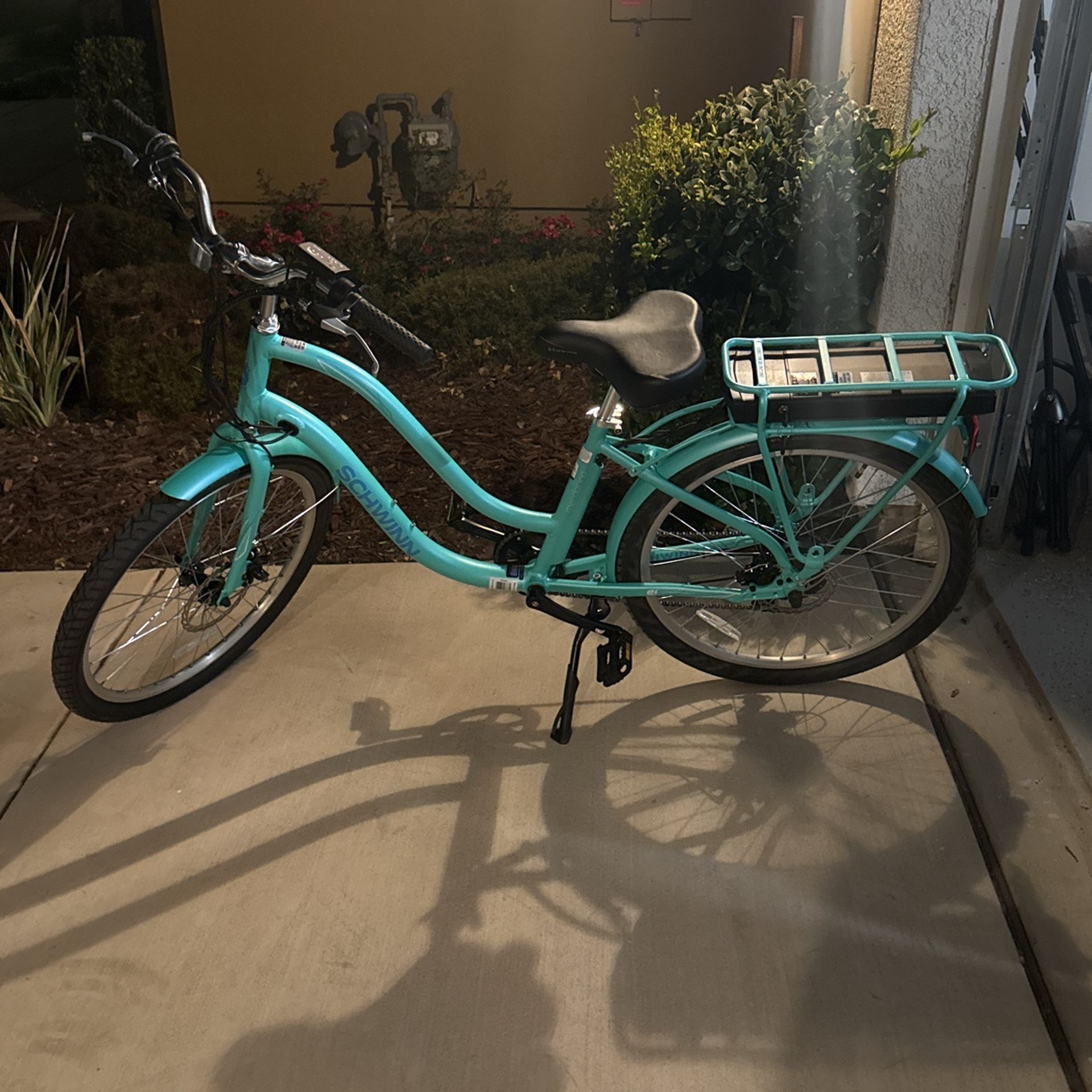 Schwinn Mendocino Electric Cruiser Bike