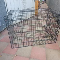 DOG CAGE..GREAT CONDITIONS READY TO GO