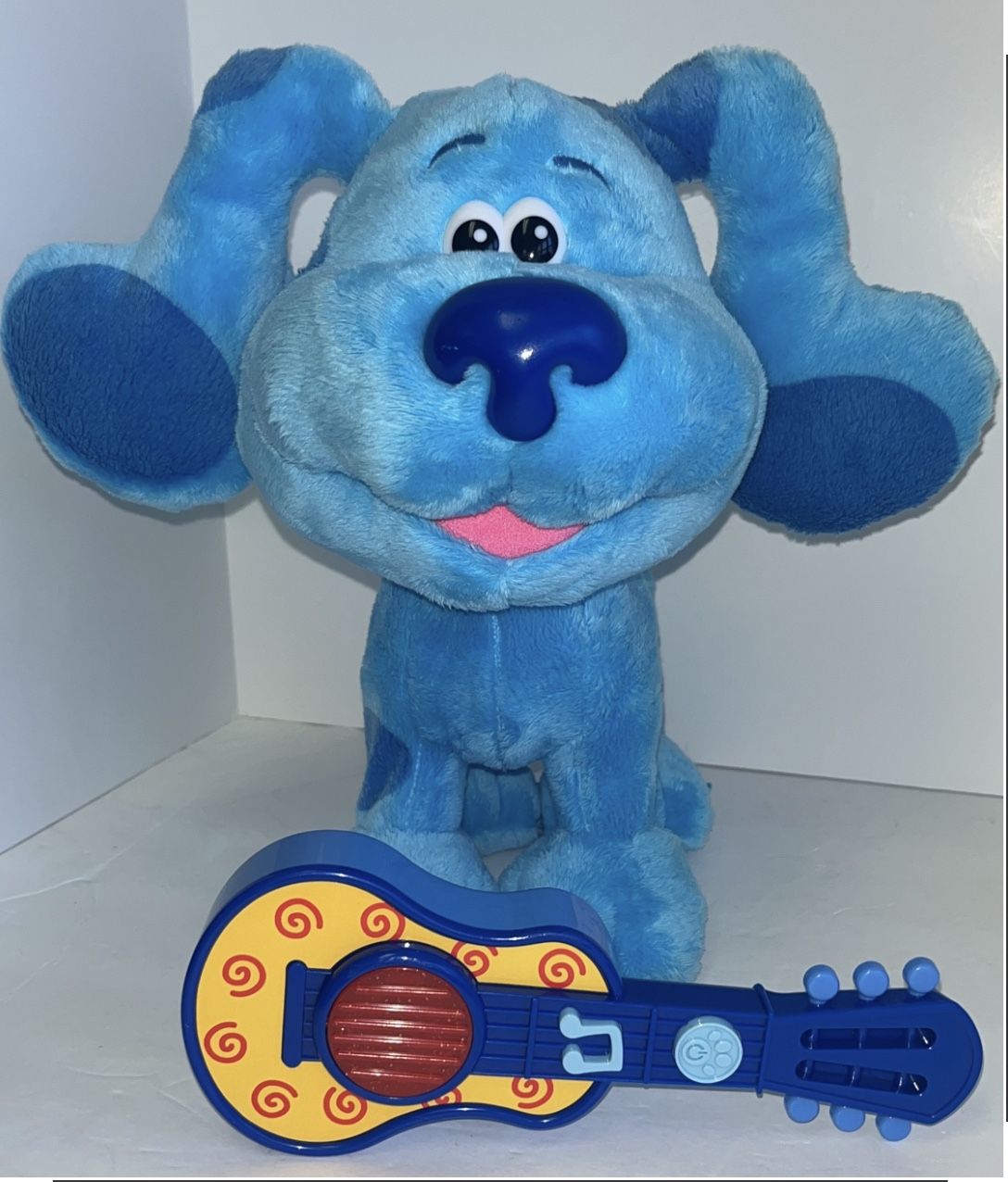 2020 Blues Clues and You Singing Dance Along Blue Sings Theme Guitar