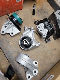 2010----2017 Chevy equinox/GMC terrain 2.4 motor and transmount set part#A5659--A5562--A5618--A5633