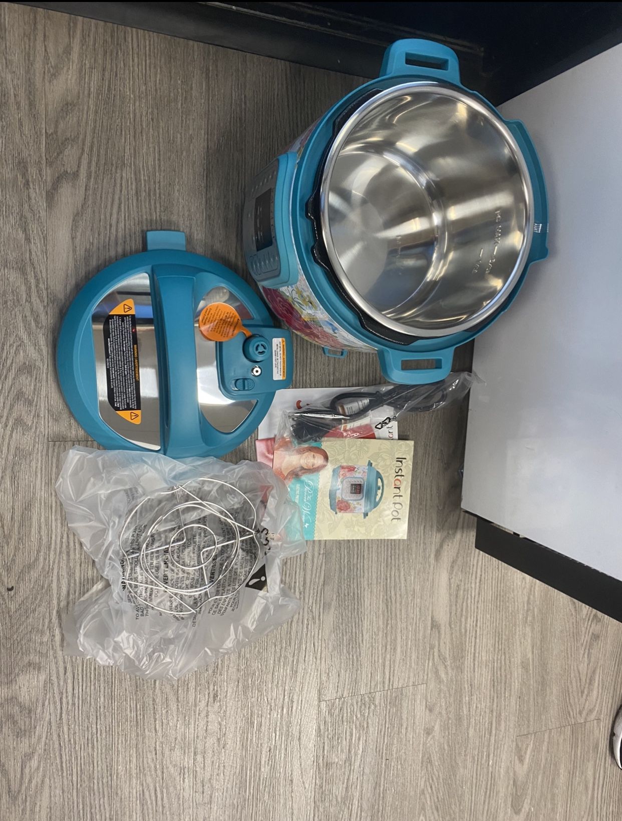 The Pioneer Woman Blooming Bouquet 6Quart Instant Pot Duo electric