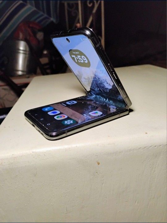Motorola Razr+ 2023 5g (Unlocked) Brand New